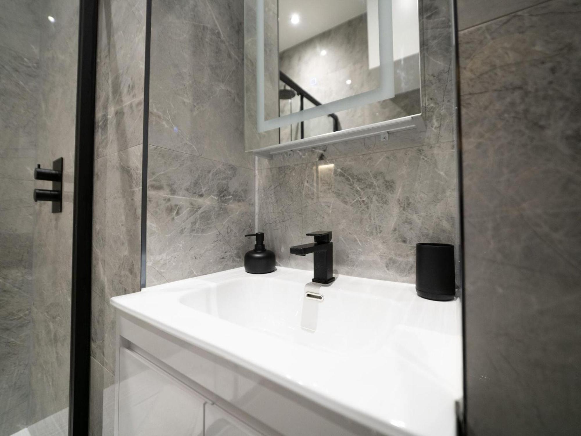 One And Two Bedroom Apartments Near Holloway Train Station By Belvilla 런던 외부 사진